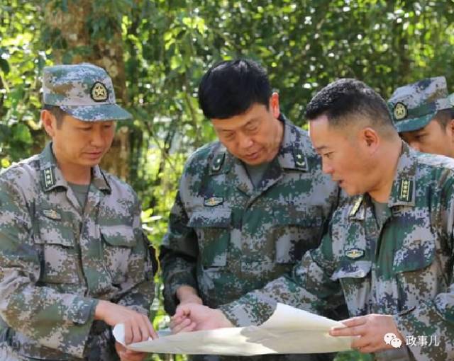 中国评论新闻:杨光跃升任武警部队副司令:两年
